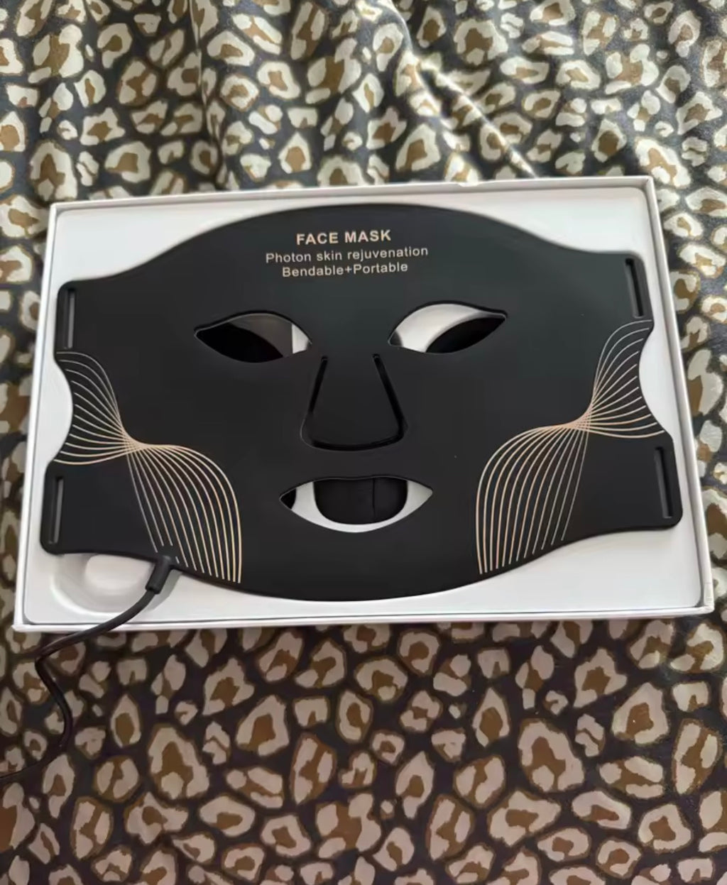 NUVIYA™ Premium Silicone LED Face & Neck Mask

7-Color Photon Therapy | Red & Infrared Light | Wireless & Flexible Design