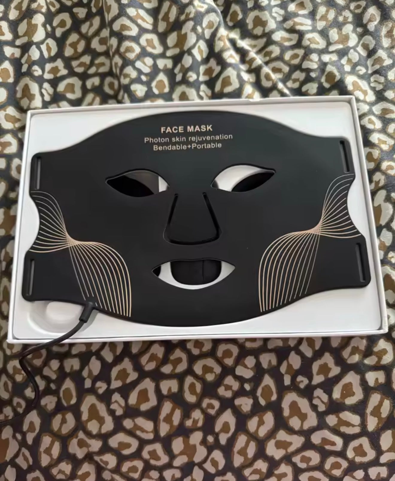 NUVIYA™ Premium Silicone LED Face & Neck Mask

7-Color Photon Therapy | Red & Infrared Light | Wireless & Flexible Design