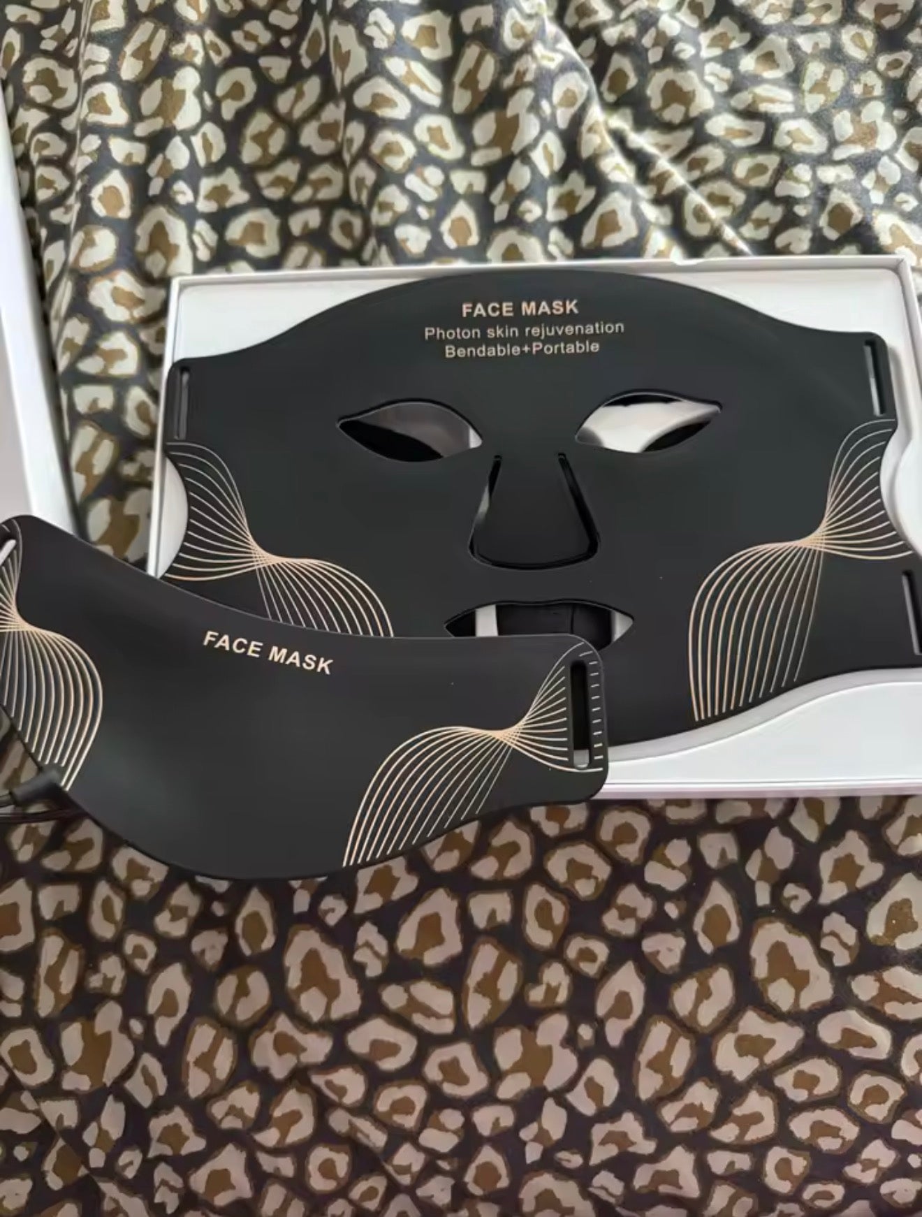 NUVIYA™ Premium Silicone LED Face & Neck Mask

7-Color Photon Therapy | Red & Infrared Light | Wireless & Flexible Design